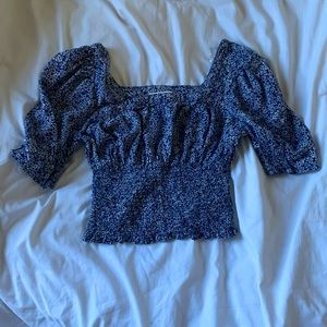 Navy and white floral blouse, ribbed fit puff, ribbed sleeves, square neck.